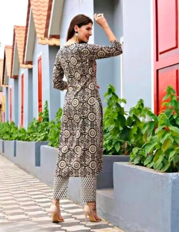 Women Longs Kurtis - Image 4