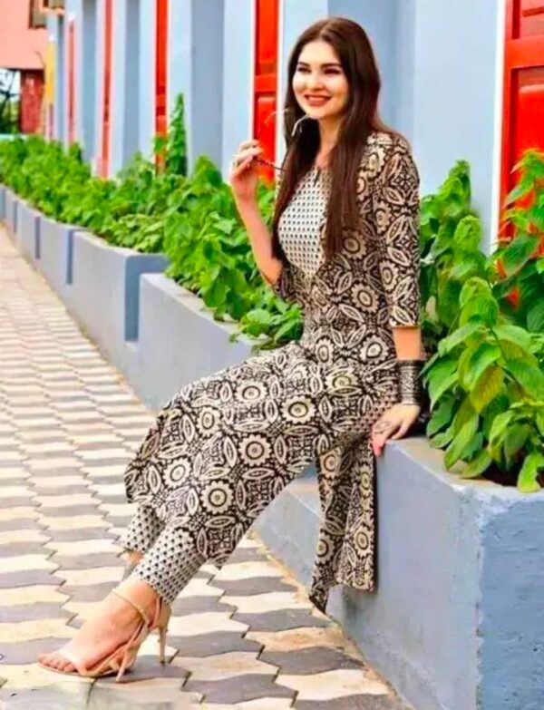 Women Longs Kurtis - Image 5