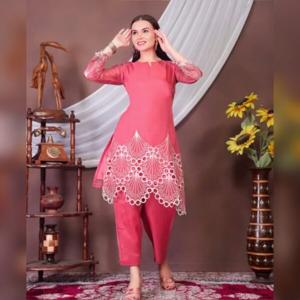Women Kurta Sets With Dupatta - Image 2