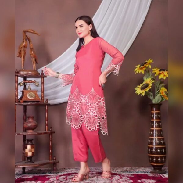 Women Kurta Sets With Dupatta - Image 3